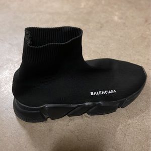Selling black balenciaga the are good and clean shoe